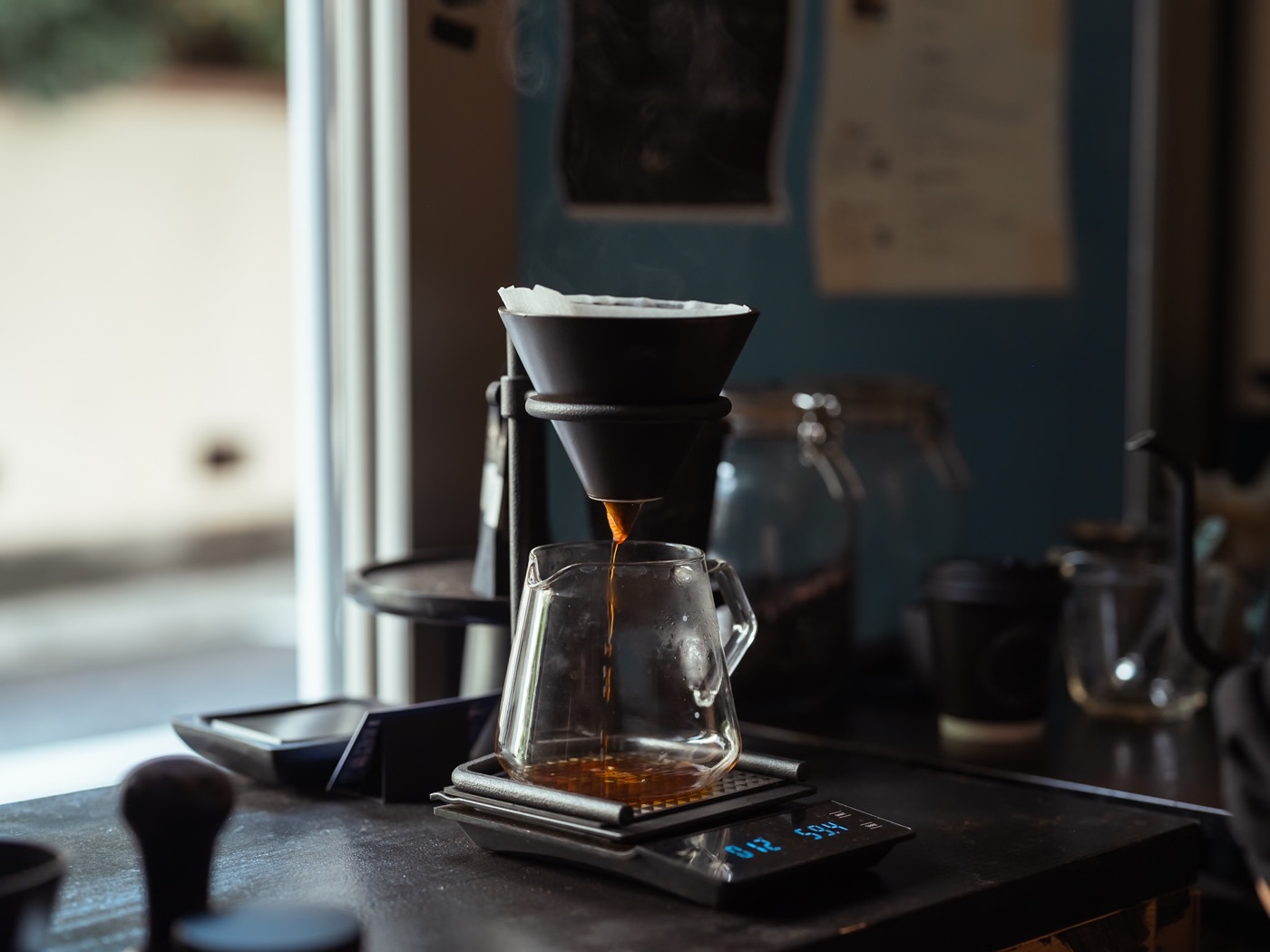 de.coffee roastersの抽出風景